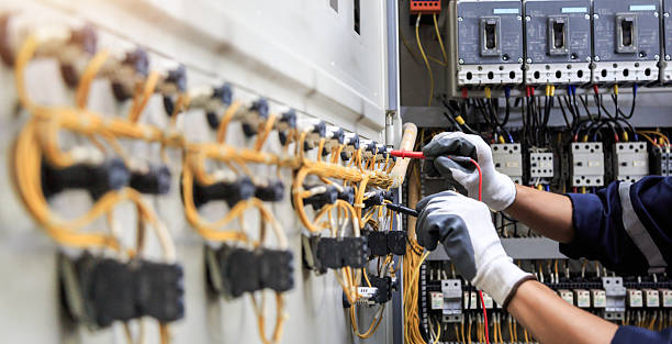 Professional Electrician technician working in Hooverson Heights, WV